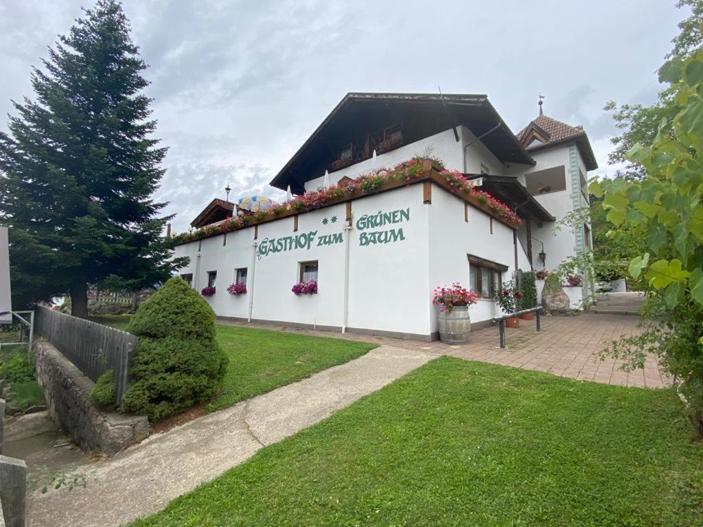 Gasthof Zum Gruenen Baum Verano ภายนอก รูปภาพ